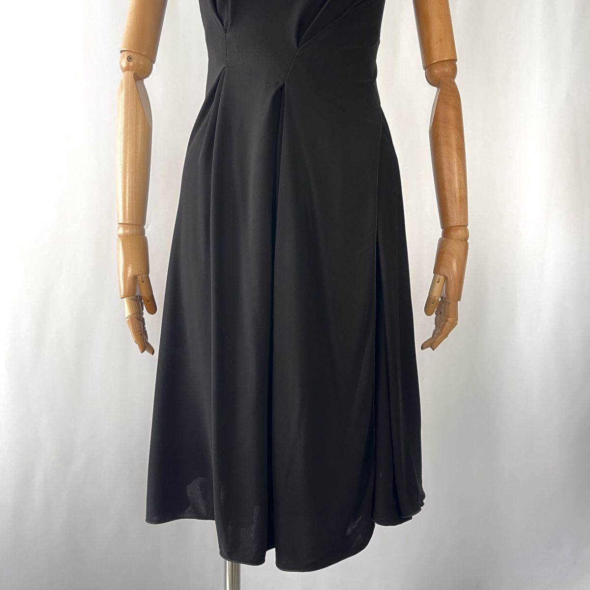Salvatore Ferragamo Kleider: SALVATORE FERRAGAMO Black Dress – Neu (gemäss Beschreibung) aus Freienbach von Avviivva_Shop 1