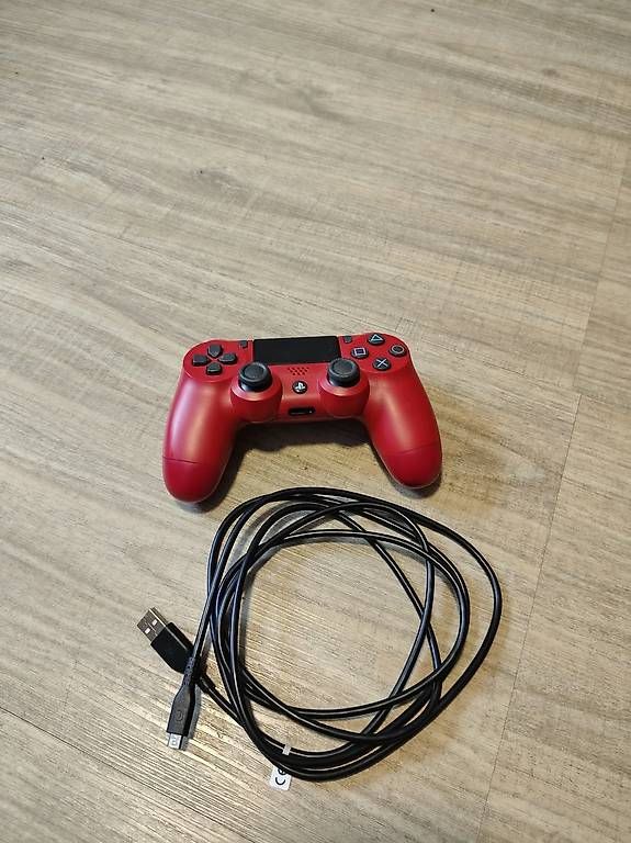 Console: PlayStation 4 (PS4) mit Controller, 2 Spiele – Usato da Dallenwil venduto da ali_6dvv 2