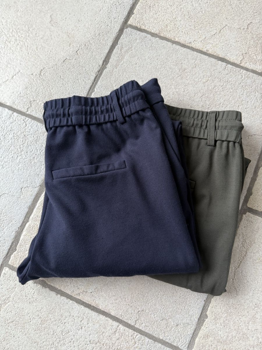 Only Pantaloni: 2 Paar Only Stoffhosen – Usato da Ennetbaden venduto da Ansano 1