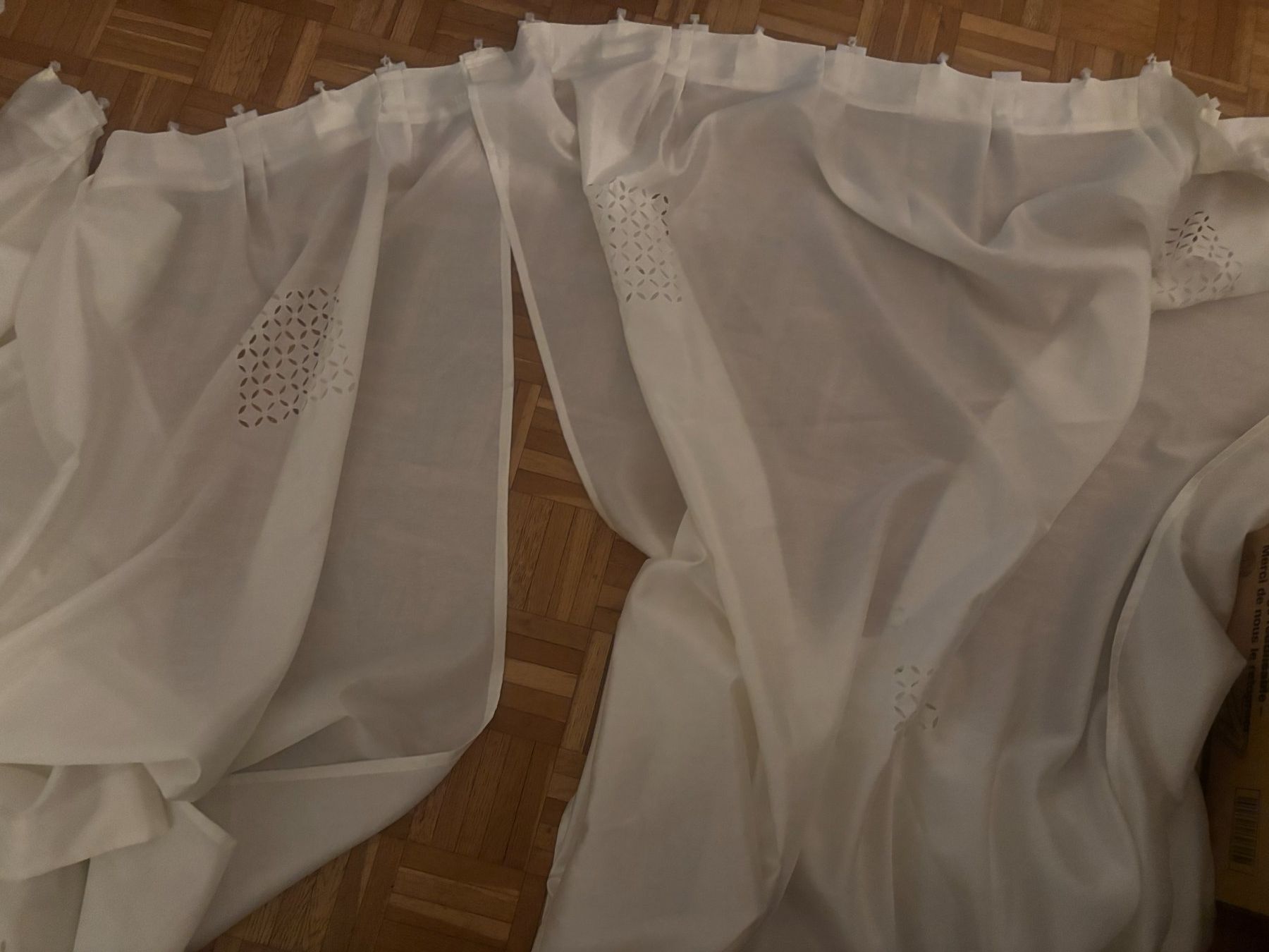 Vorhänge: Weisse Sommergardine mit Muster, 230x210 cm – Gebraucht aus Wallisellen von ASZT 2