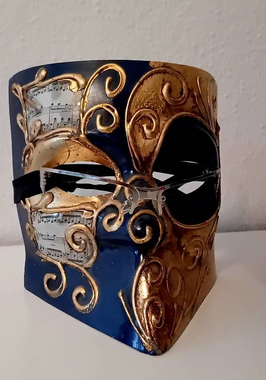 Masken: Venezolanische Maske mit Brille – Gebraucht aus Wallisellen von MarlonH