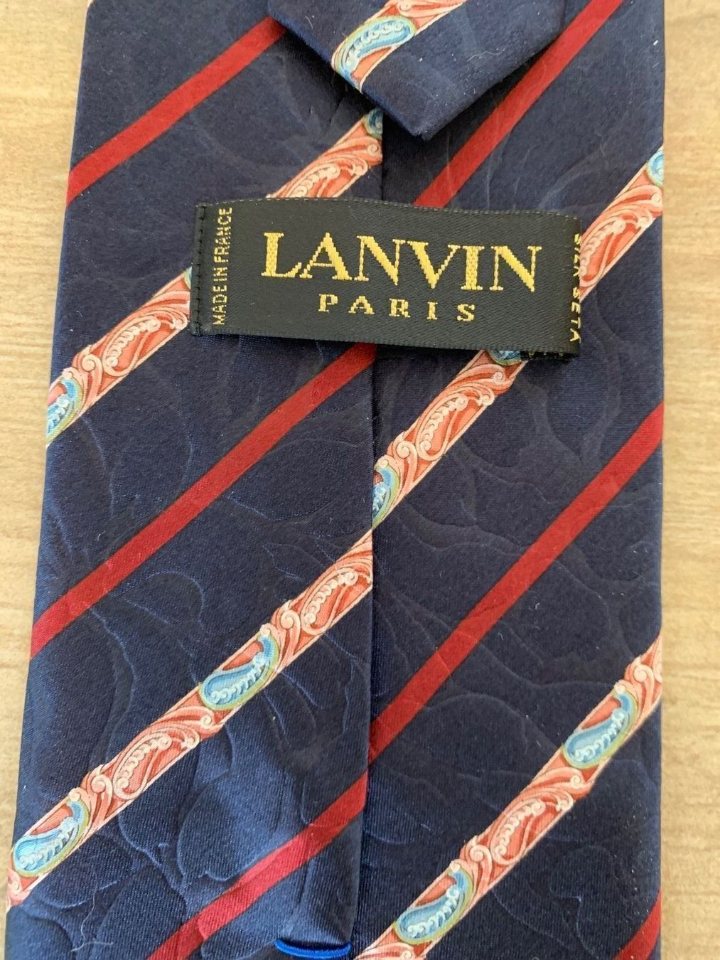 Cravate Vintage Lanvin Paris En Soie - Motif Rayures Rouges, Longueur Classique, Occasion Très Bon État