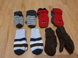 4 Paar Handschuhe 6 Monate bis ca. 3 Jahre, Fäustlinge