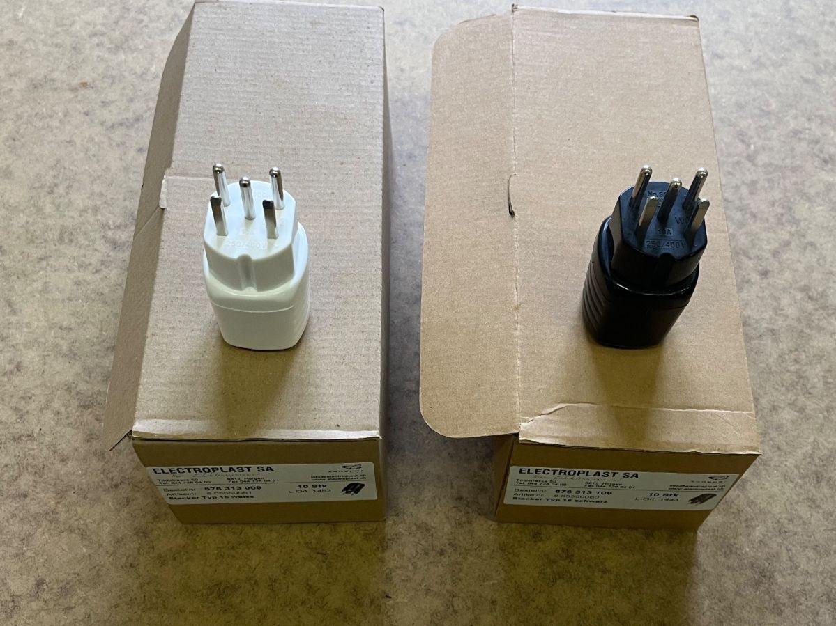 Spine: Stecker Typ 15, 9 x weiss, 9 x schwarz, ELECTROPLAST – Nuovo (secondo la descrizione) da Netstal venduto da spaltflo01 3