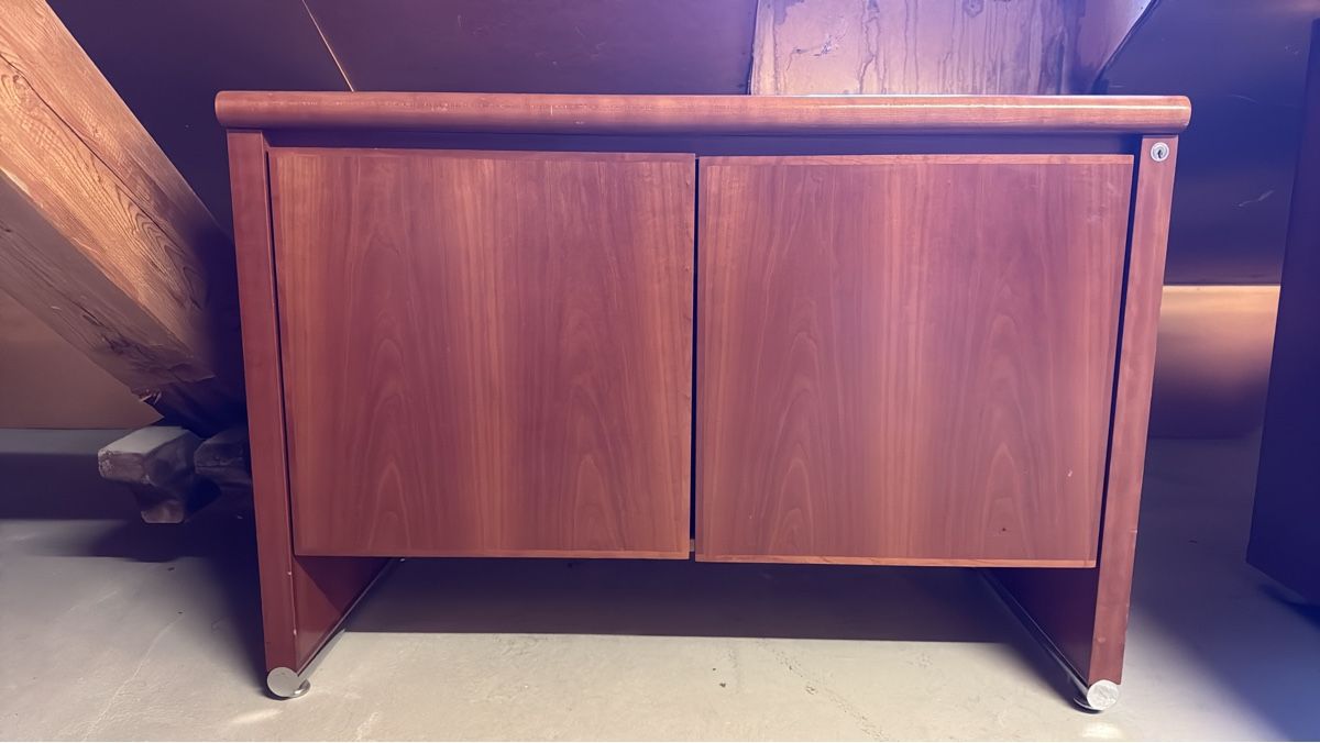 Mobili TV: Elegantes Sideboard aus Massivholz – Usato da Zürich venduto da aha101101