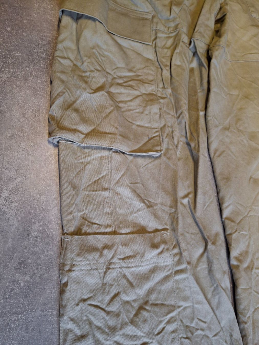 H&M Pantaloni: Pantalon taille 36 marque H&M 69% coton – Usato da Villiers venduto da san_jn5w 1