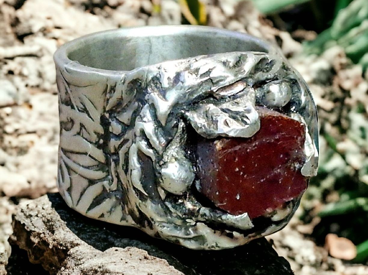 Anelli: Fantasy-Ring Silber & roher Rubin, Grösse 55 – Nuovo e nell'imballaggio originale da Aarau venduto da Schmuckhoehle_MD 1