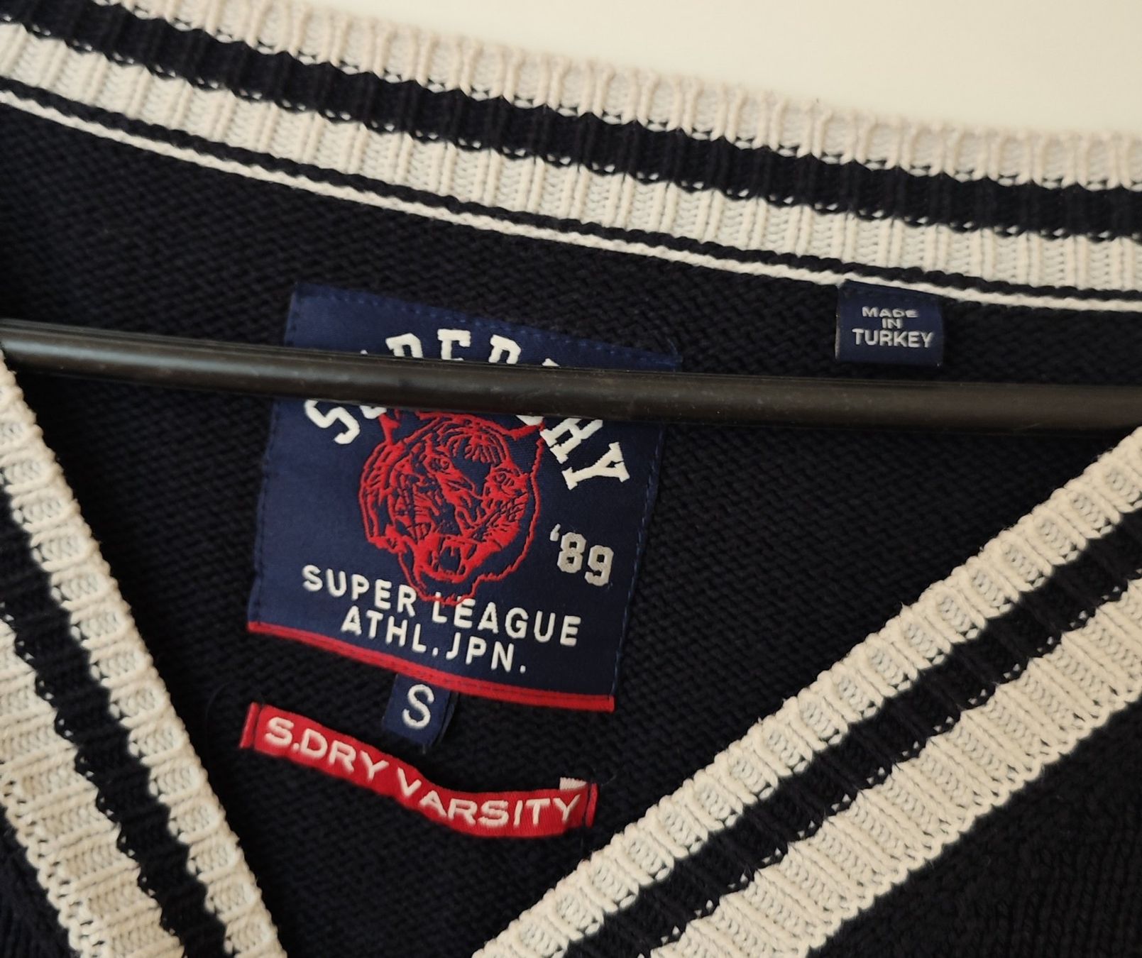 Superdry Pullover & Sweatshirts: Superdry Damenpullover Gr. S, Navy, V-Neck, Vintage Style – Gebraucht aus Bülach von mastika82 2