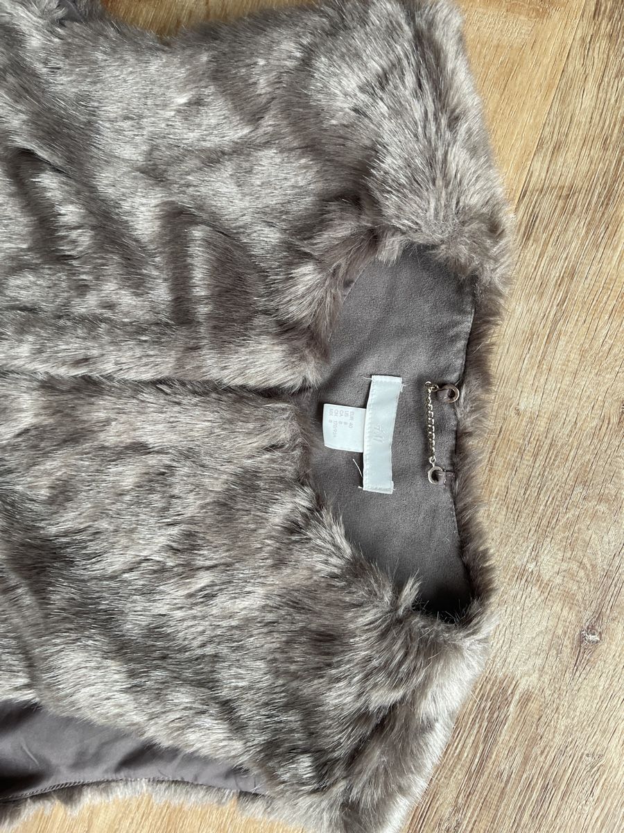 H&M Gilets & Westen: Kunstfellweste, H&M, Gr. 40 – Gebraucht aus Möhlin von Phmahrer 1