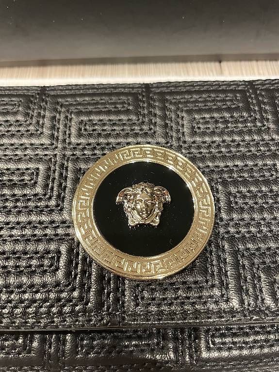 Portemonnaie: Versace Damen Portemonnaie  – Gebraucht aus Wollerau von rio81 1