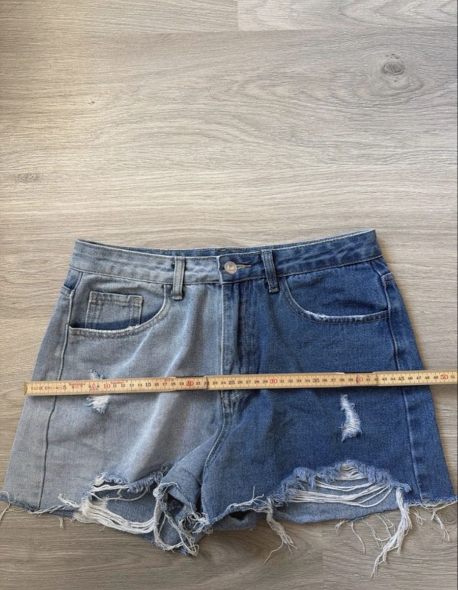 Pantalons: Short en jean bicolore, taille 38 – D'occasion à Fleurier par pao_m6nn 2