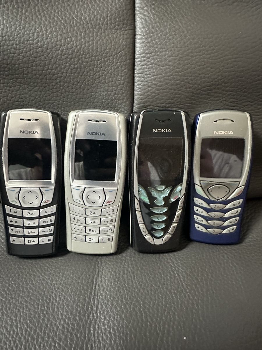 Nokia Telefoni cellulari / Smartphones: Nokia Handy Konvolut 4x – Difettoso da Heerbrugg venduto da Amazon38