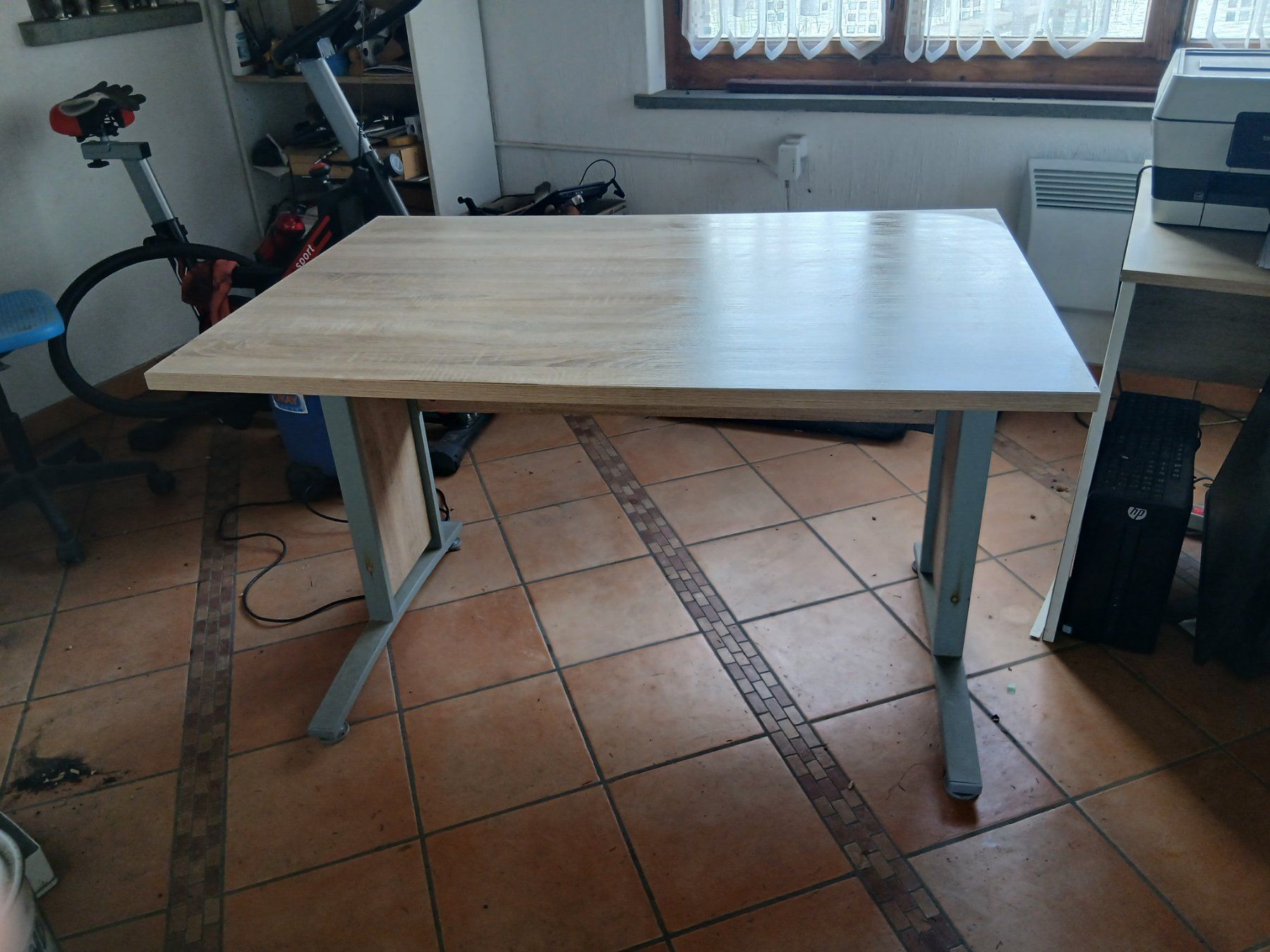 Livique Scrivanie: Bureau solide en bois clair – Usato da Lüscherz venduto da Tulipe1 3