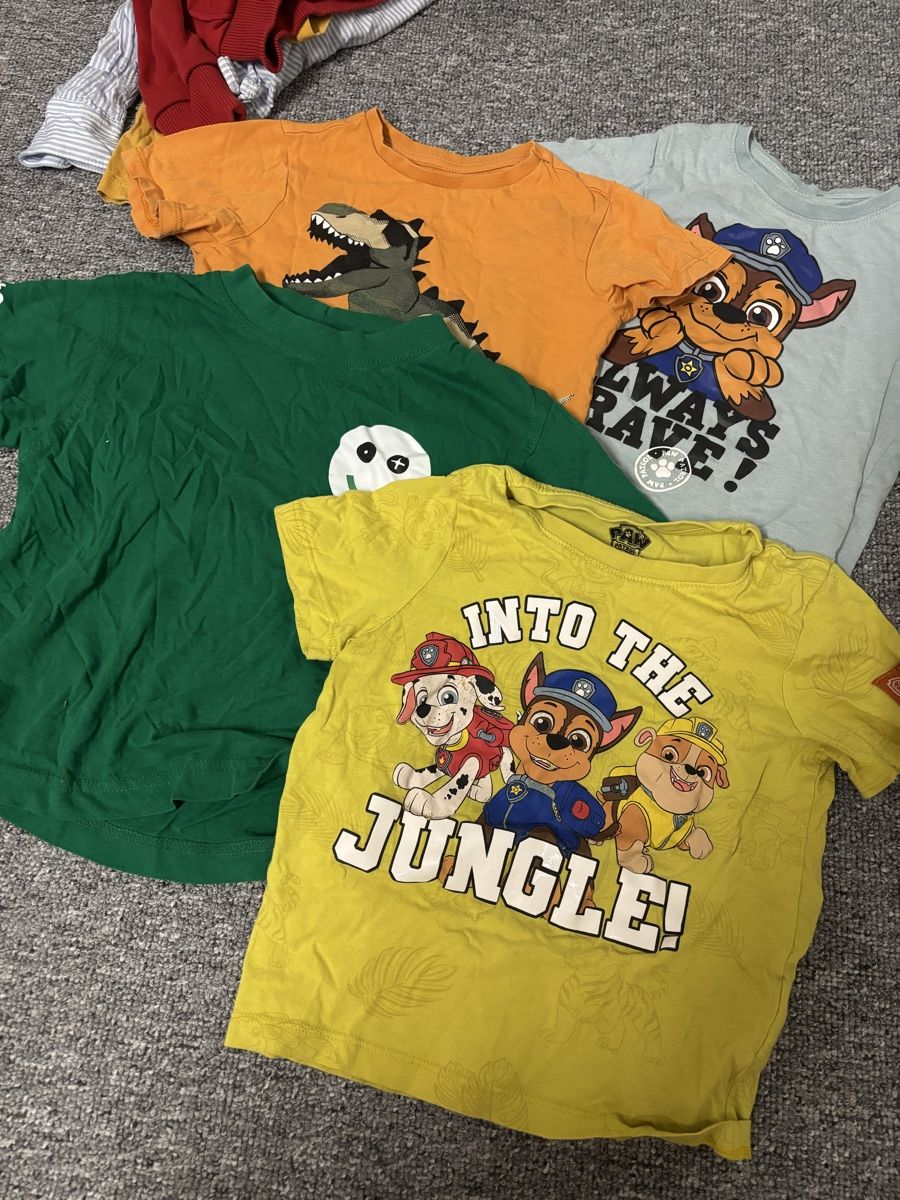Kleiderpakete & -sets: t shirts gr 104 – Gebraucht aus Thun von schane92