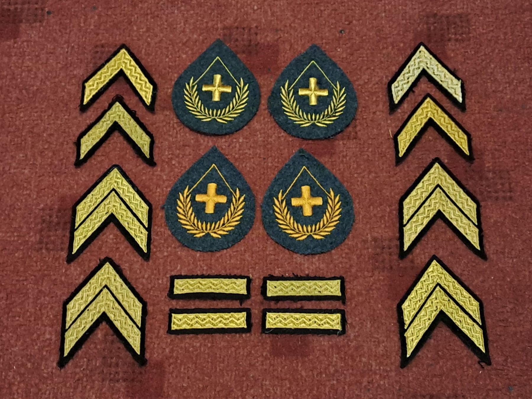 Schweizer Armee Uniformen: Lot von verschiedenen Rangabzeichen – Gebraucht aus St.Gallen von Infanteriewerk