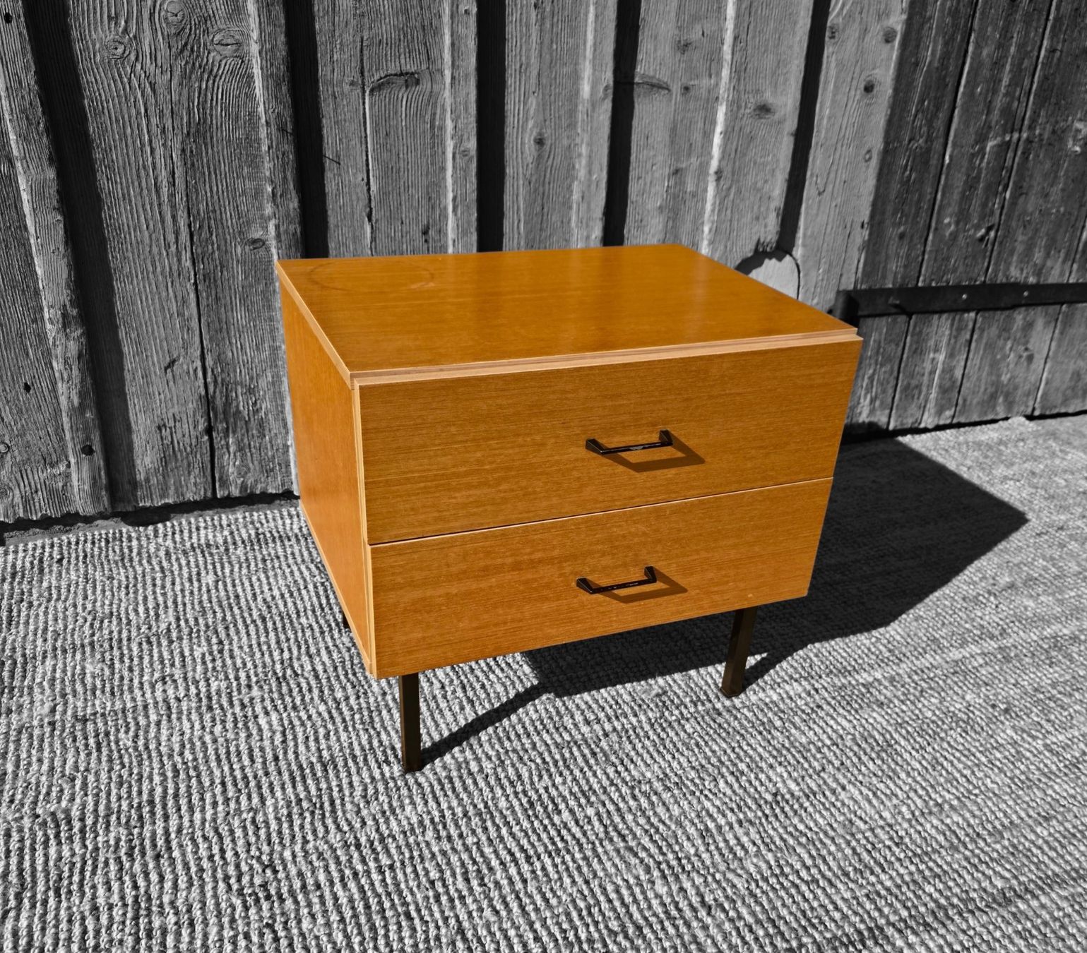 Kommoden: Mid Century Nachtisch/Mini Kommode – Gebraucht aus Haslen AI von Vintagelix 1