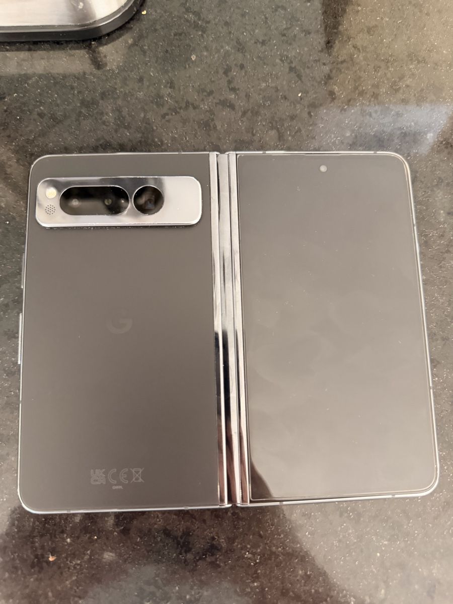Google Handys / Smartphones: Pixel Fold 256GB - inneres Display defekt – Defekt aus Zürich von kca_xzf5 2