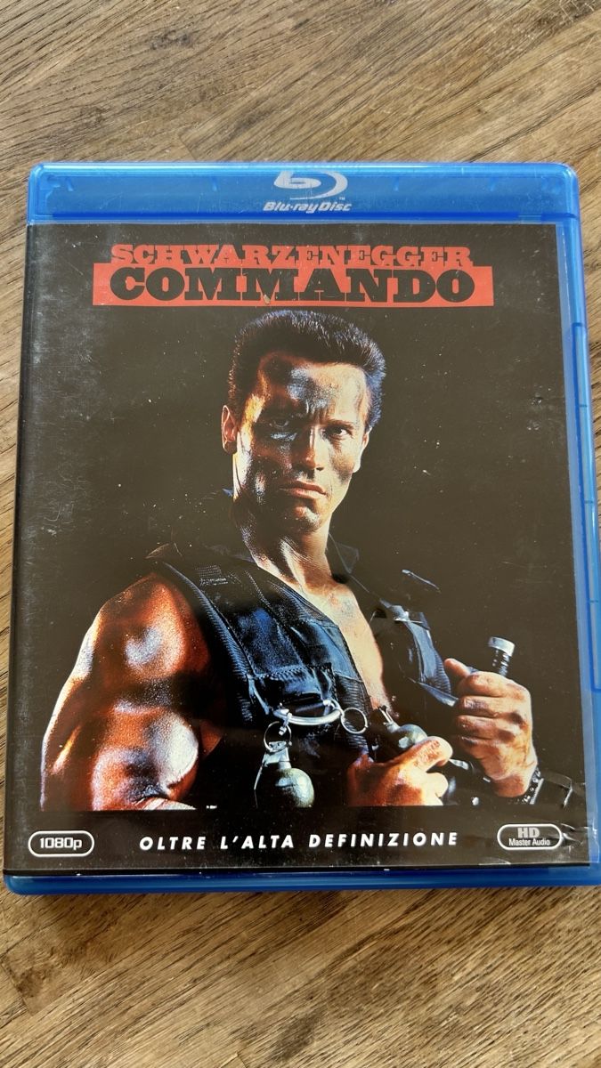 Tutti i DVDs: Commando Blu-Ray - Schwarzenegger Action Classic! – Usato da Lugano venduto da bad_2t9b
