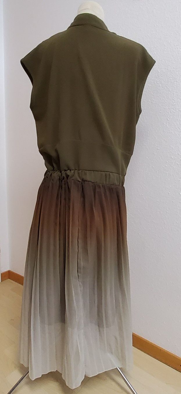 Robes: Plisseekleid mit Farbverlauf – D'occasion à Naters par 3904Naters 6
