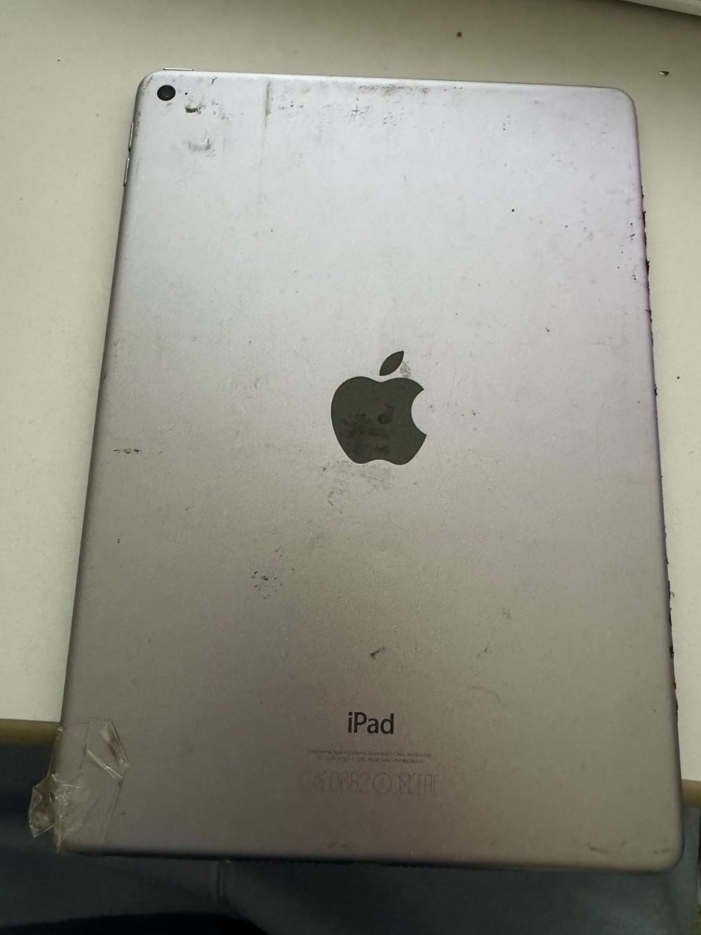 Apple Tablet PC: Ipad Air 2 - A1566 - icloude – Difettoso da Olten venduto da HoYa01