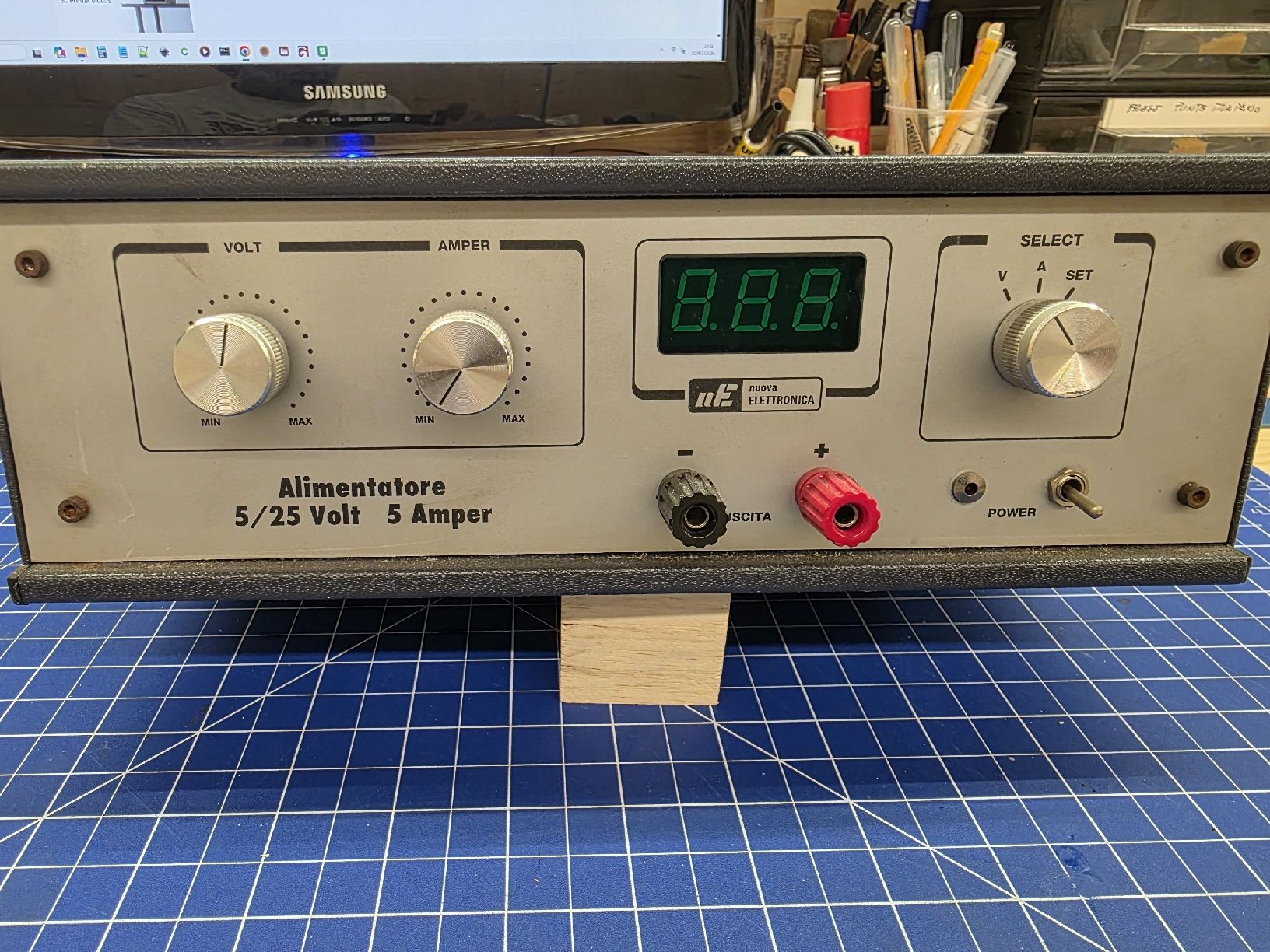 Generatori di corrente: Strumenti da laboratorio Nuova Elettronica  – Usato da Calpiogna venduto da Nerowolf 2