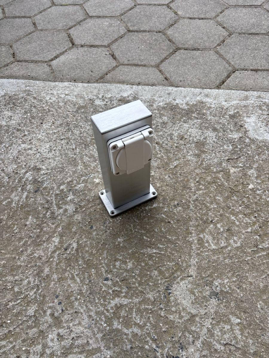 ABB Stecker: Steckdosensäule Aluminium mit SIDOS Steckdose 30mA IP55 – Gebraucht aus Lyssach von Prisi77