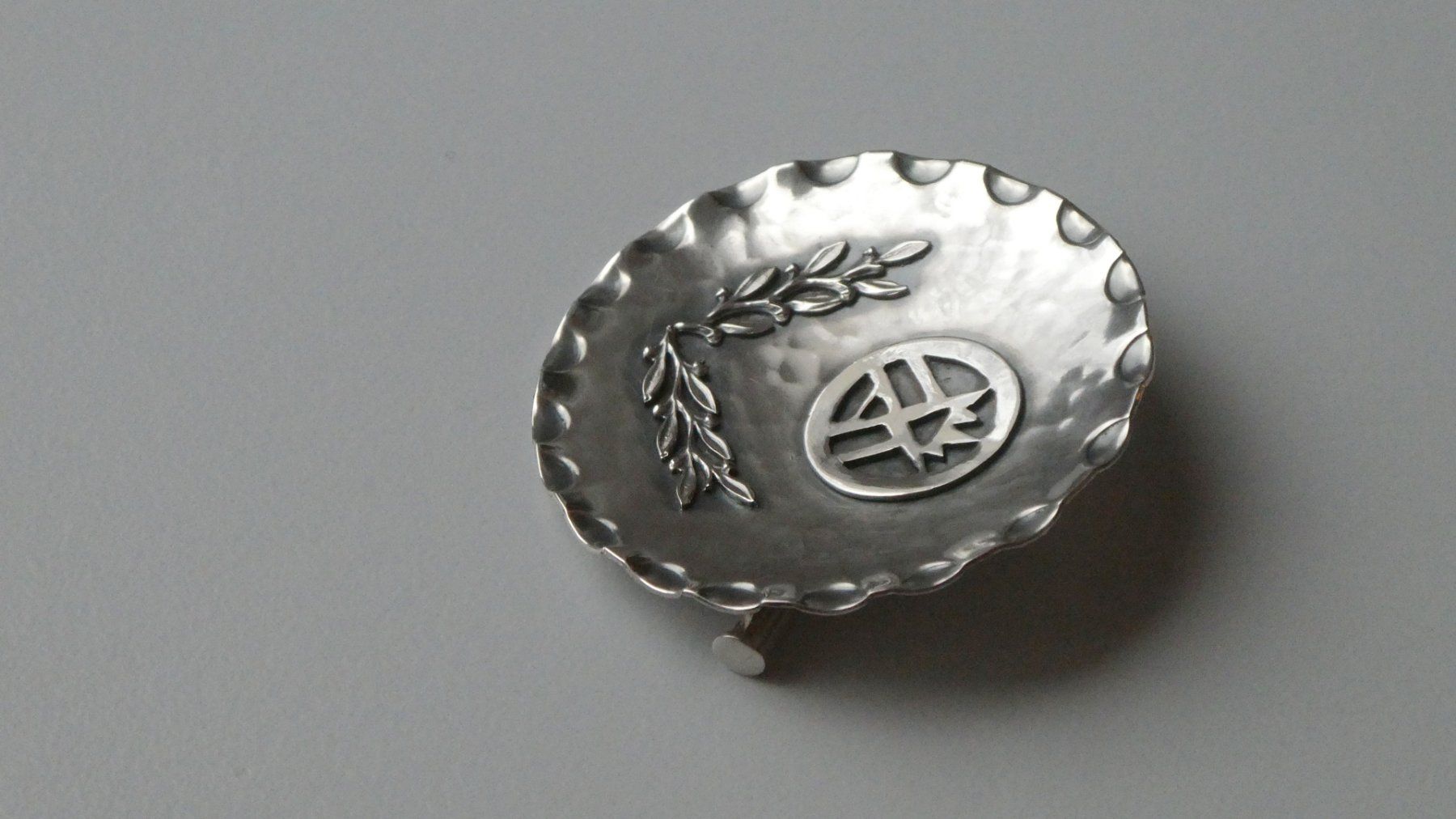 Placchette & Badge: Abzeichen Brosche 800 Silber Lorbeerzweig Zeichen – Usato da Frauenfeld venduto da dhour 3