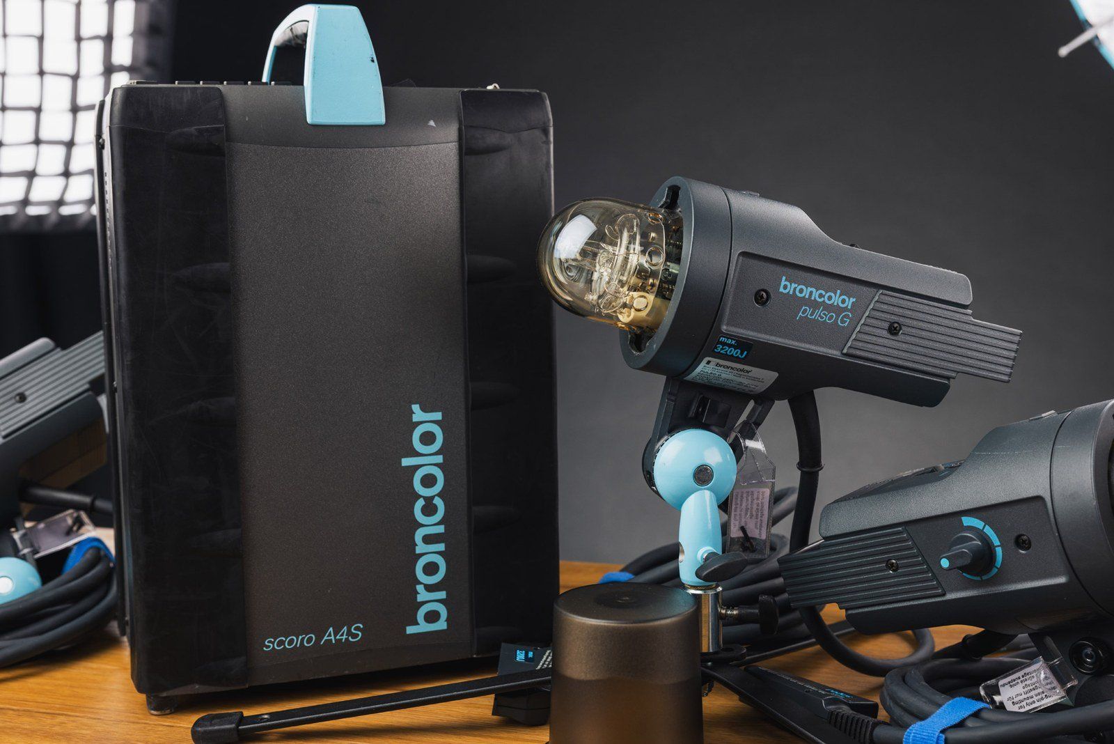 Broncolor Blitze: Broncolor Scoro A4S + 3x Pulso G Studioblitz-Set – Gebraucht aus Cham von Lukas58 3