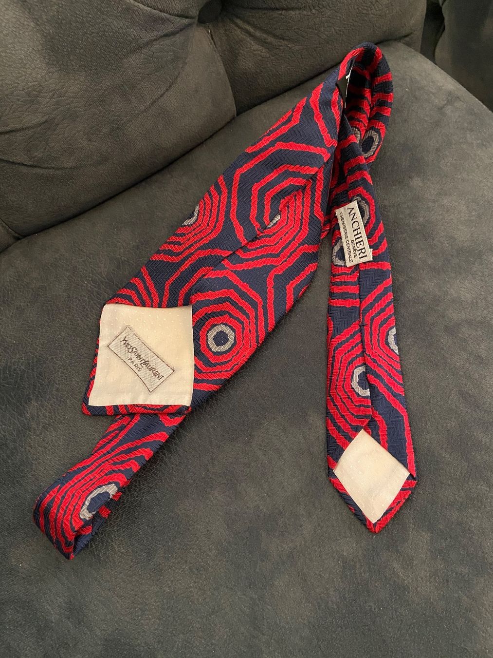 Saint Laurent Cravatte: Cravate Yves saint Laurent – Usato da Montreux venduto da Perledor 1