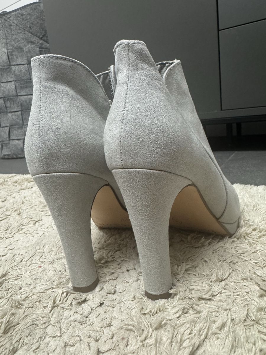 Tamaris Scarpe da donna: Stiefelten Gr.35 wie neu. – Nuovo (secondo la descrizione) da Zürich venduto da Ekaterinek 1
