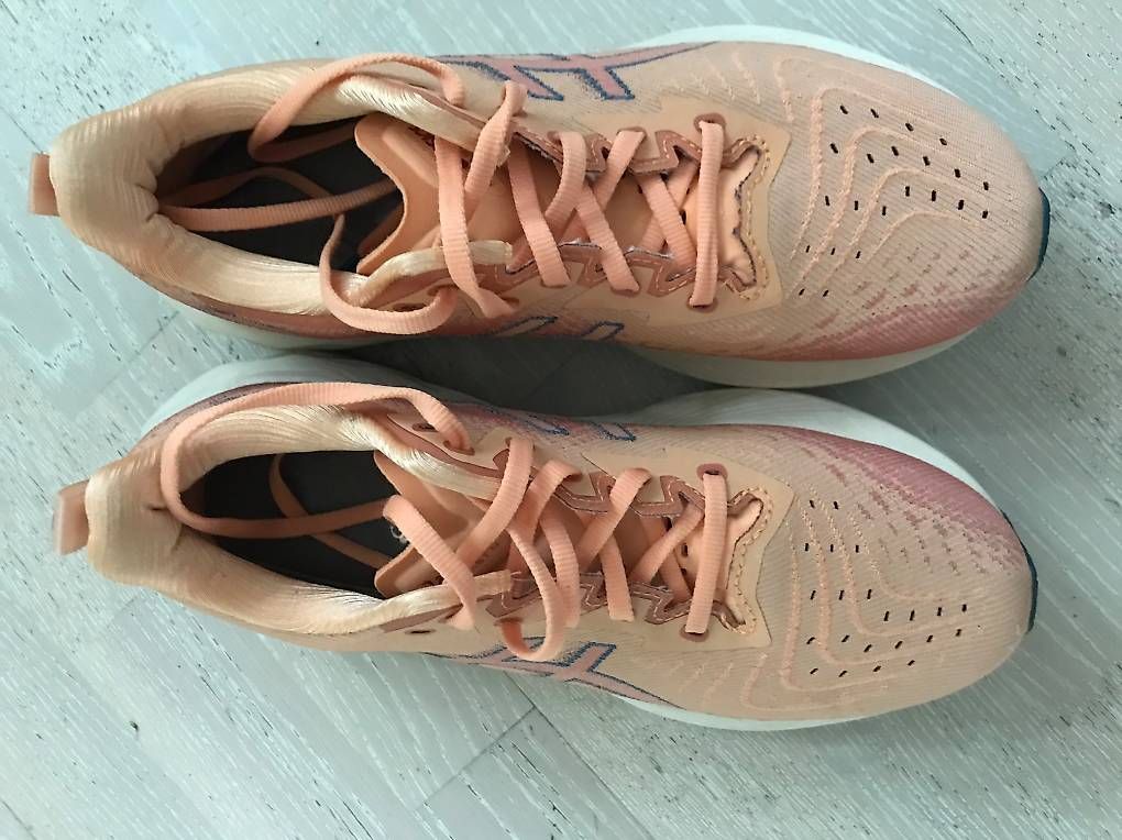 Herrenschuhe: Asics Novablast 4 Grösse EU 40 / US 8.5 – Gebraucht aus Kaiseraugst von Bedabe 4