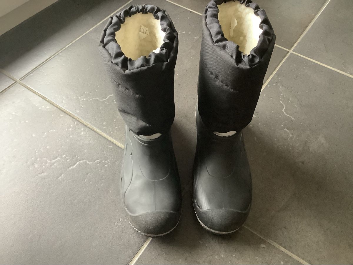 Schuhe für Jungen: Bottes hiver doublées noires 39 – Gebraucht aus Granges -Paccot von Titi_1978 3