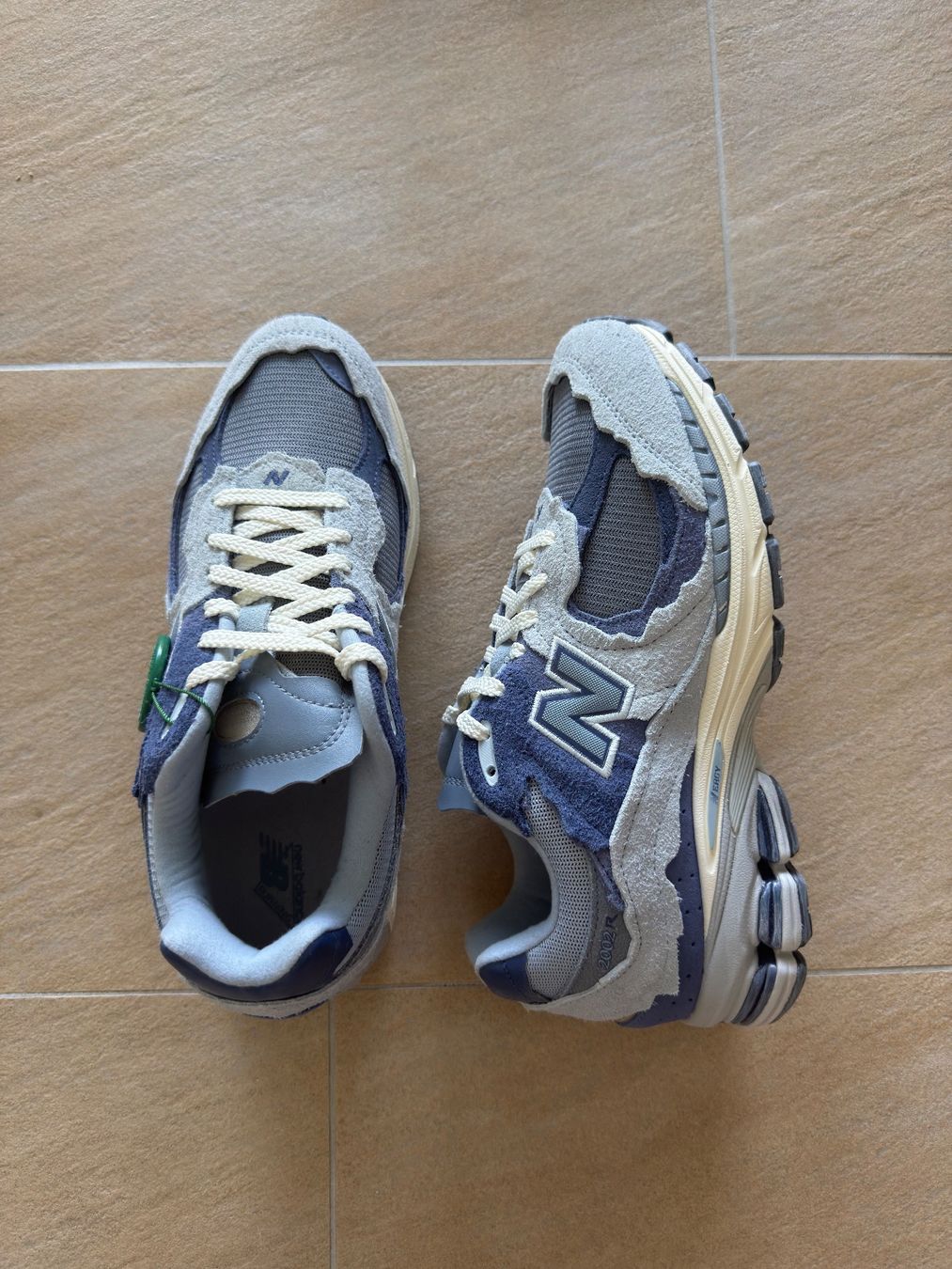 New Balance Scarpe da uomo: New Balance 2002R Light Arctic 9.5 US – Nuovo e nell'imballaggio originale da Châtel-St-Denis venduto da Lou_Hock 2