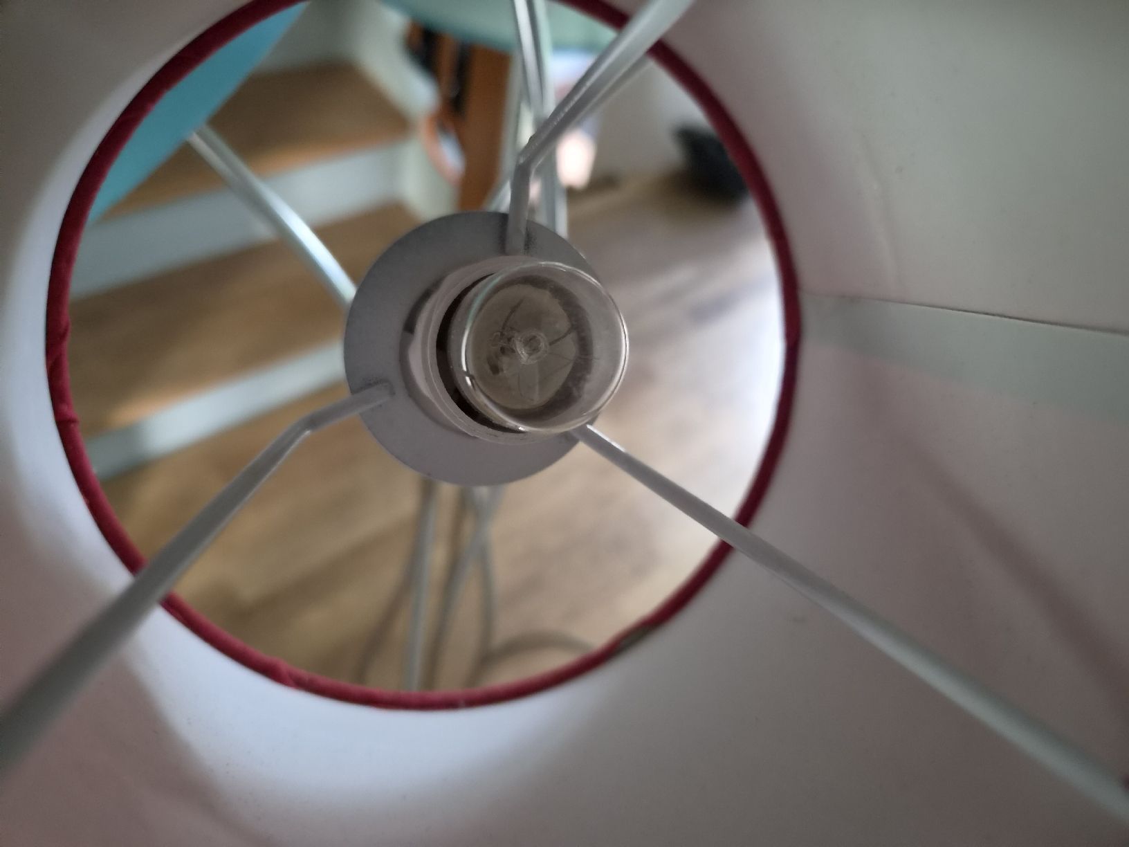 Lampen: Stehlampe mit 5 bunten Schirmen, Metallfuss – Gebraucht aus Zürich von Pazzenreich 8