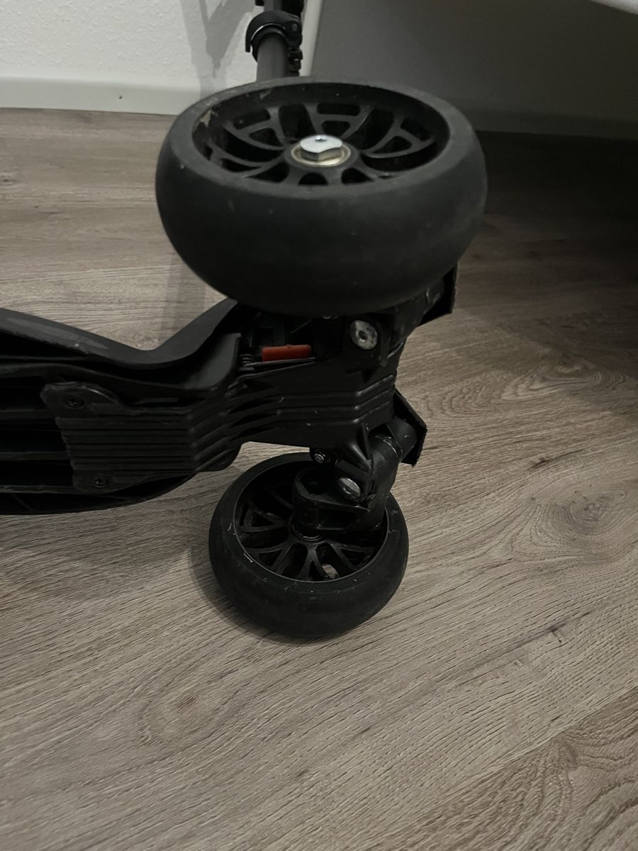 Micro Kickboard: Micro Maxi Deluxe Pro Scooter Schwarz & Rot – Usato da Reinach BL venduto da Wasser20052011 7