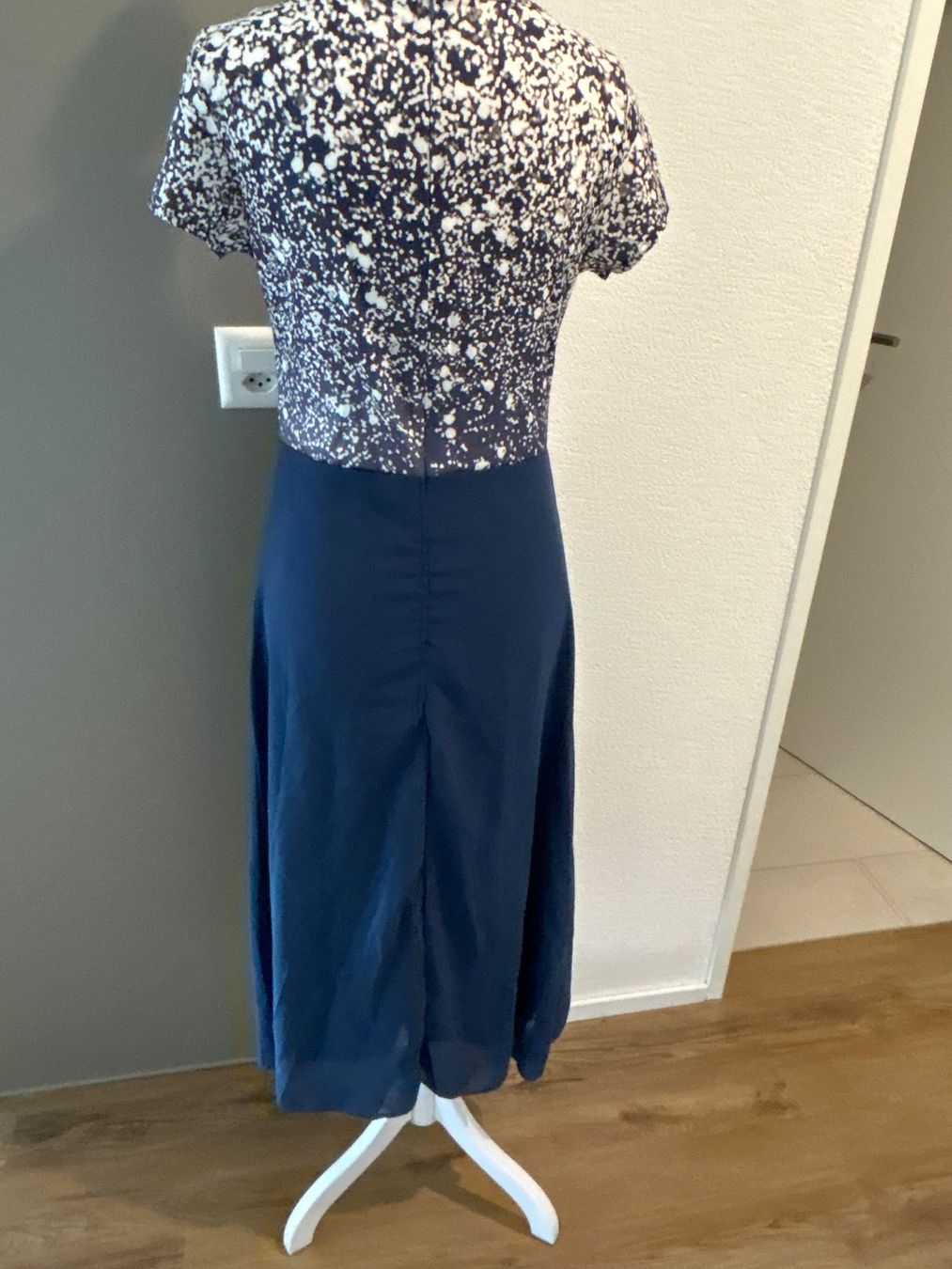 Robes: Maxikleid dunkelblau Oberteil gemustert Gr. M – Neuf (Voir description) à Brunnen par Nala2929 6
