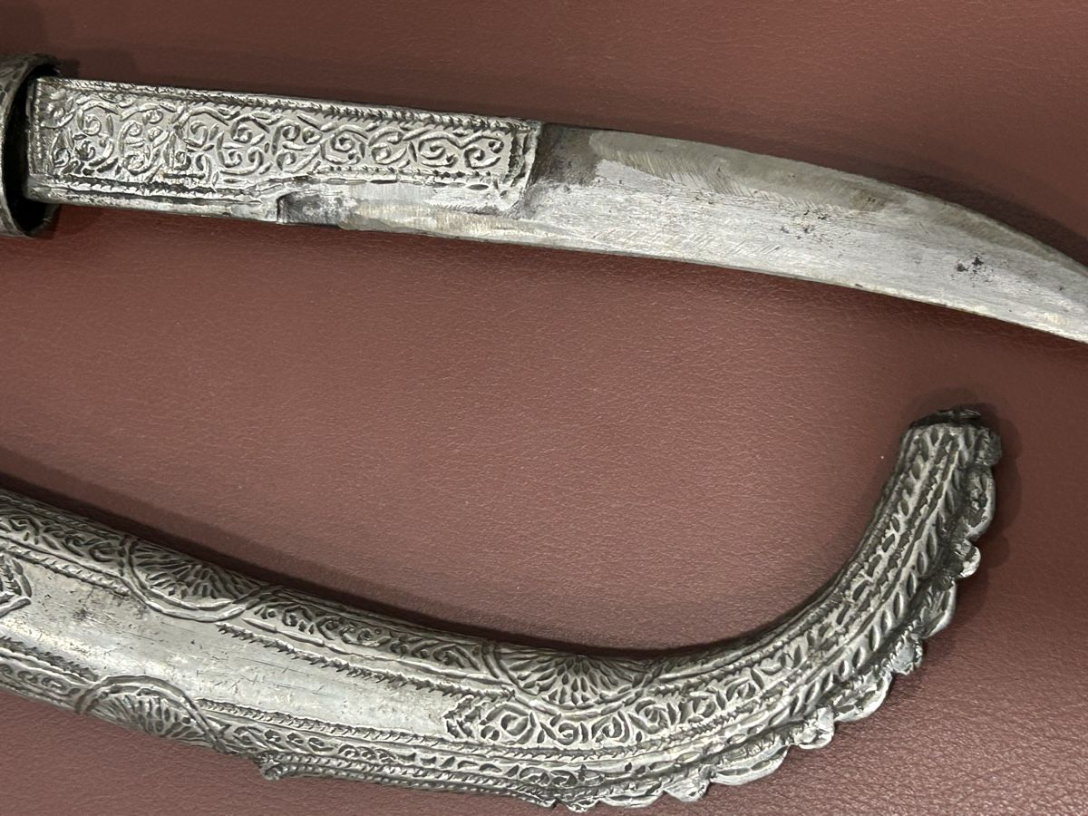 Posate: Dolch verziert mit handgefertigter Metallscheide – Usato da Losone venduto da del_yh97 9