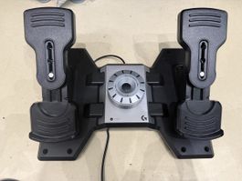 Logitech G Flight Rudder Pedals in neuwertigem Zustand.