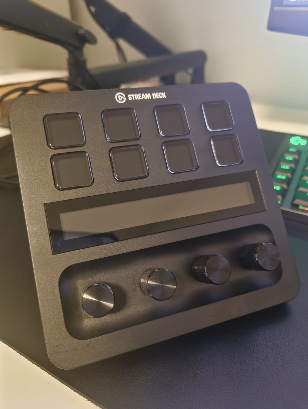 Tastaturen: Elgato Stream Deck + (Plus) in Schwarz. – Gebraucht aus Dagmersellen von Sin2