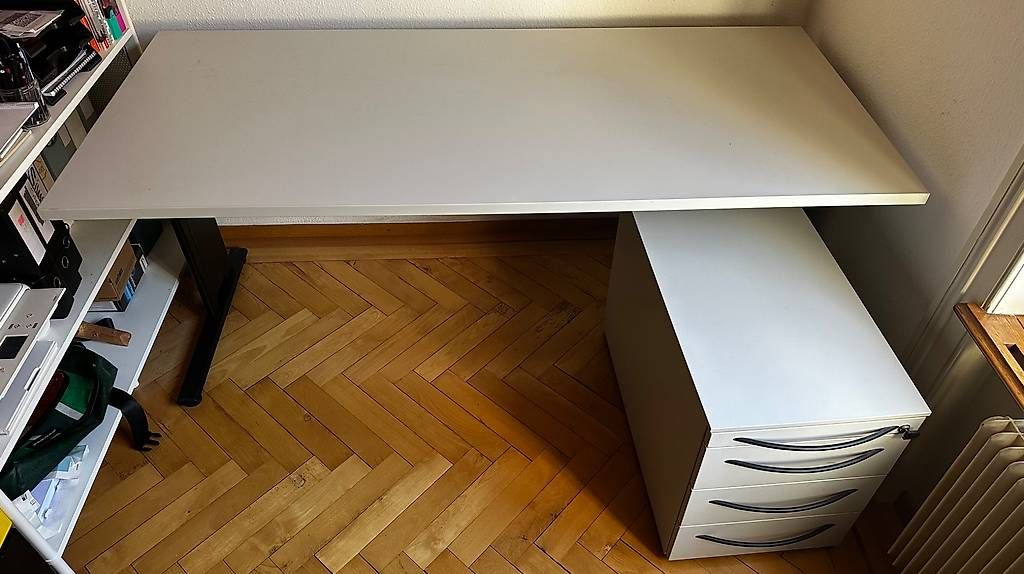 Bureaux: Bürotisch mit Korpus – D'occasion à Dübendorf par simonsomon 1