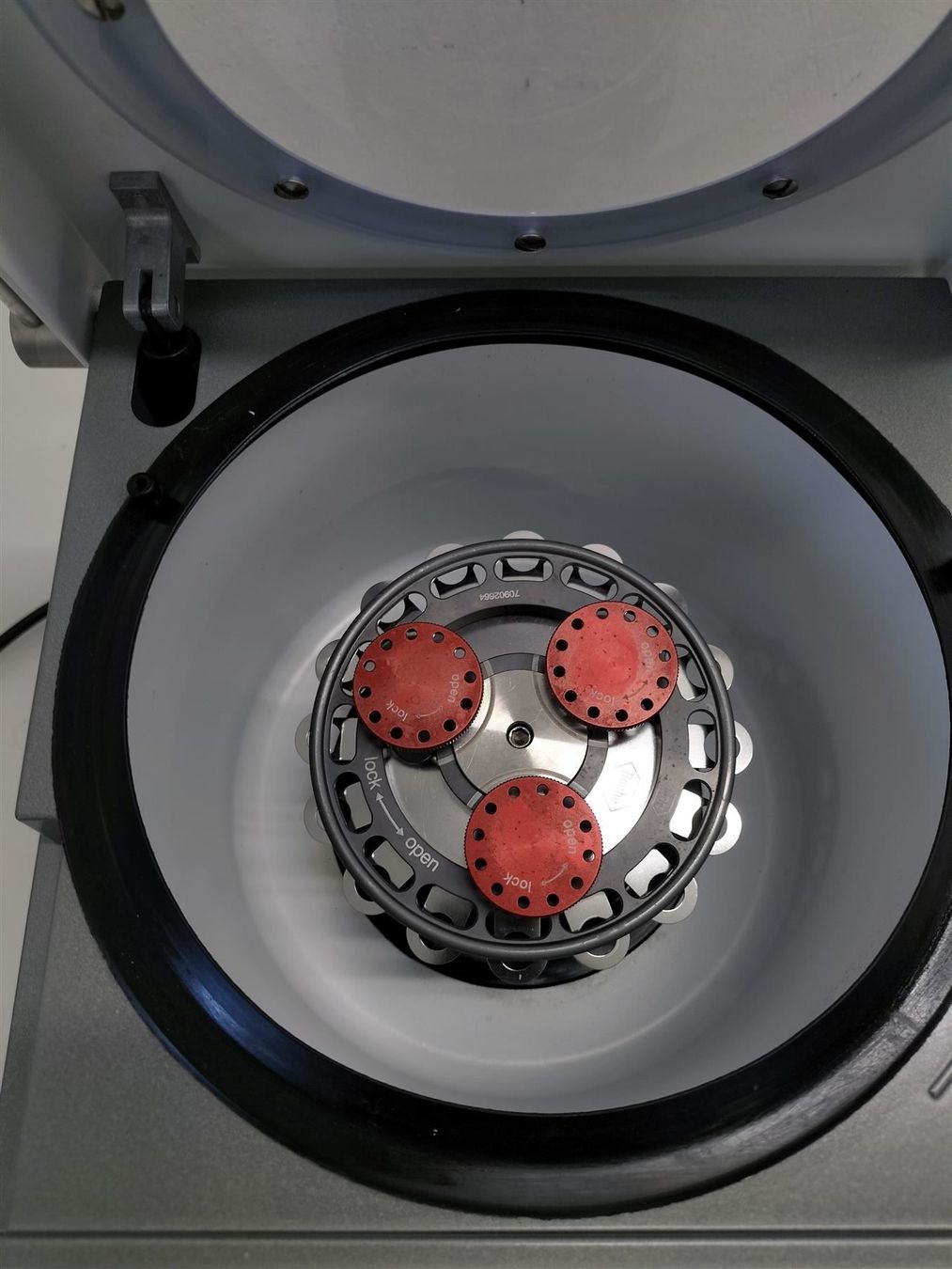 Laborzubehör: MagNA Lyser Sample prep- Homogeniser – Gebraucht aus Niederdorf von LeptonAG_Labor 6