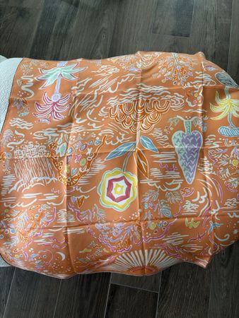 Carré Hermès "Isola di Primavera" en soie 90cm