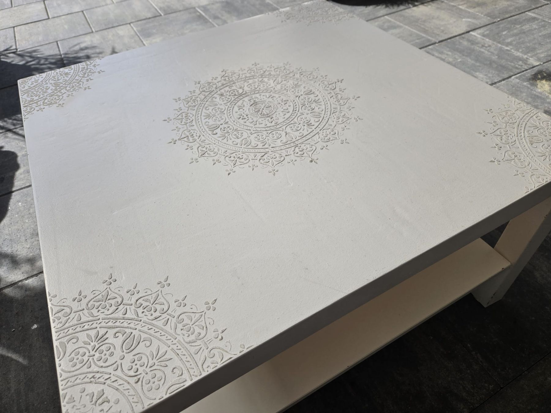 Tavoli: Schicker Sofatisch mit Mandala Muster – Usato da Rheinsulz venduto da Dred 2