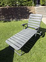 Gartenliege Grau mit Rollen und Kissenauflage