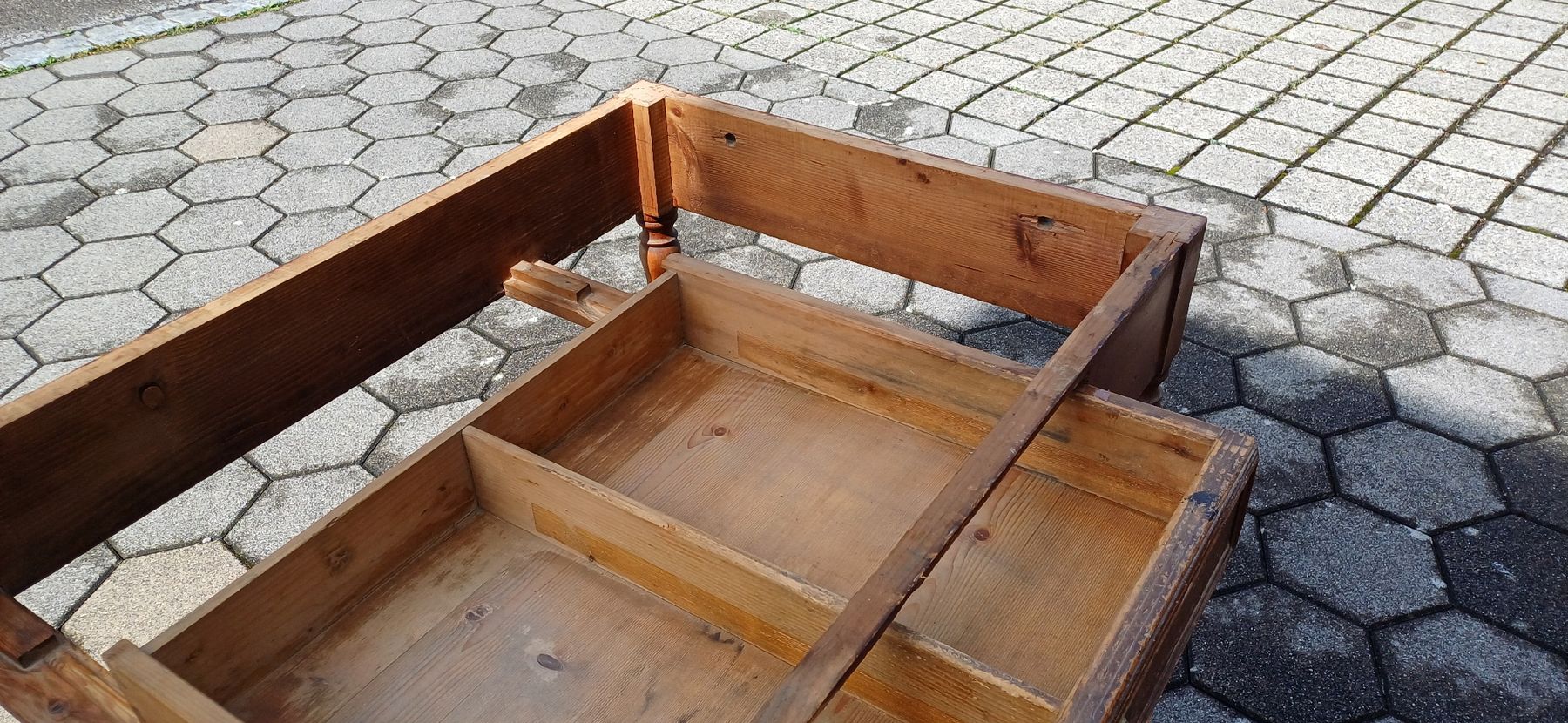 Tavoli: Alter Tannentisch Tanne Deckblatt mit Linol – Usato da Flawil venduto da Pinkmalibu 6