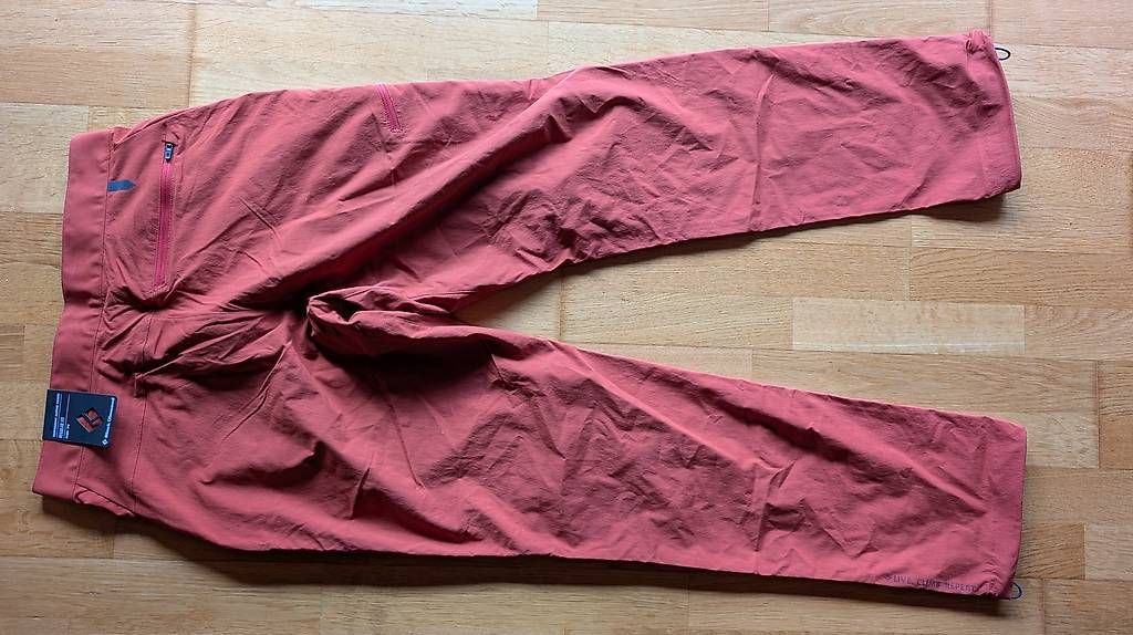 Black Diamond Pantaloni: Black Diamond Hose Kletterhose Gr. 30 Gratisversand – Nuovo e nell'imballaggio originale da Innertkirchen venduto da Flir 4