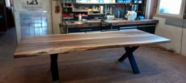 Massivholztisch aus Schweizer Nussbaum rustikal 290x115cm