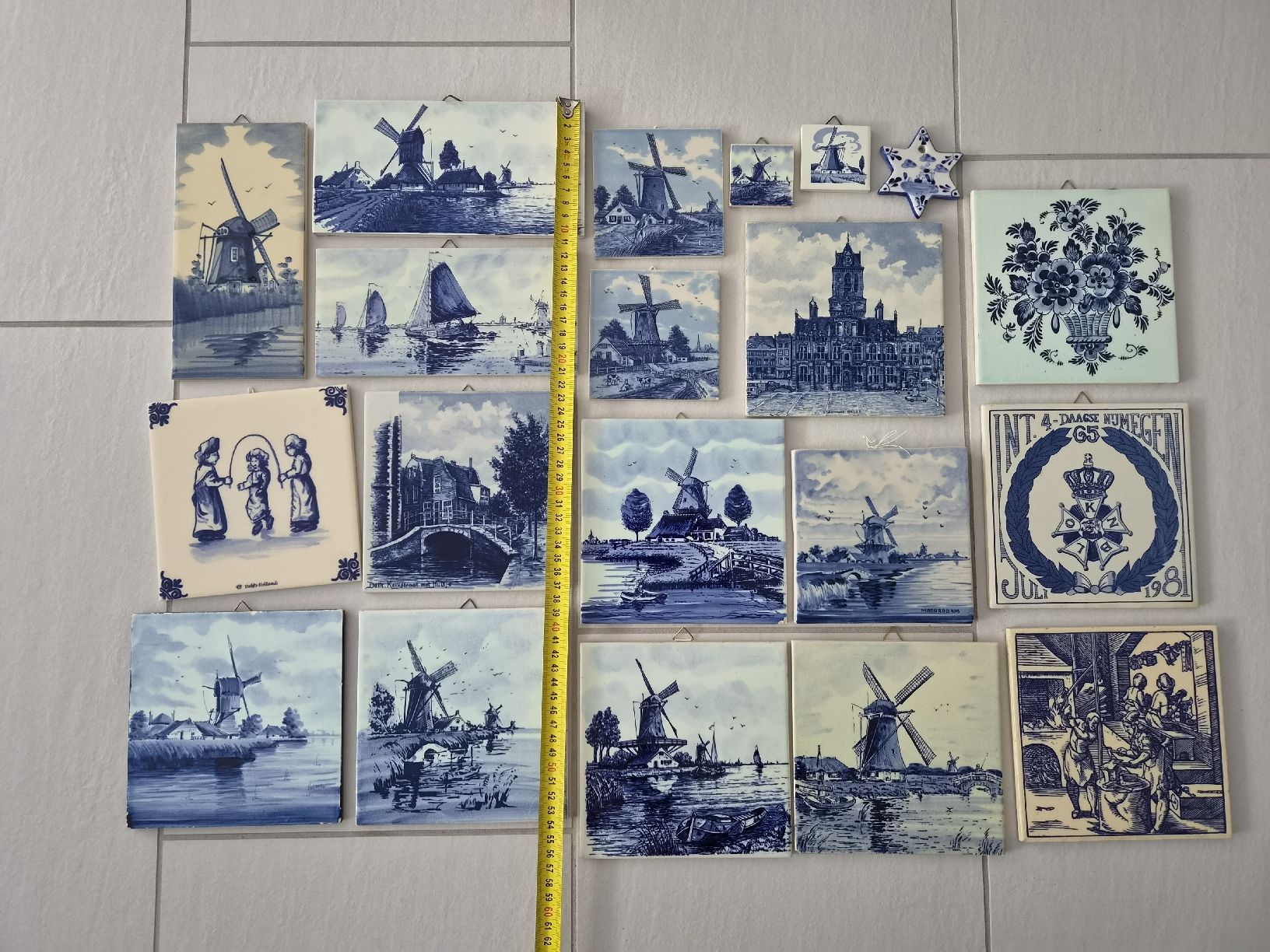 Servierplatten: Konvolut Delft Blue Wandfliesen – 17-teilig – Gebraucht aus Bülach von Recherchieren 2