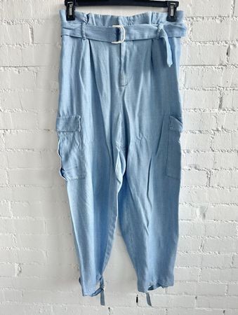 Hellblaue Cargo-Hose mit Gürtel von Zara / Gr. M
