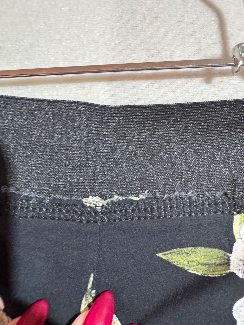 Pantaloni: Schöne geblümte  Hose Gr. S – Usato da Grosswangen venduto da second_hand_dress 3